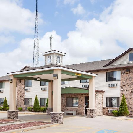 Super 8 By Wyndham Mclean/Bloomington Sw Motel Exterior foto