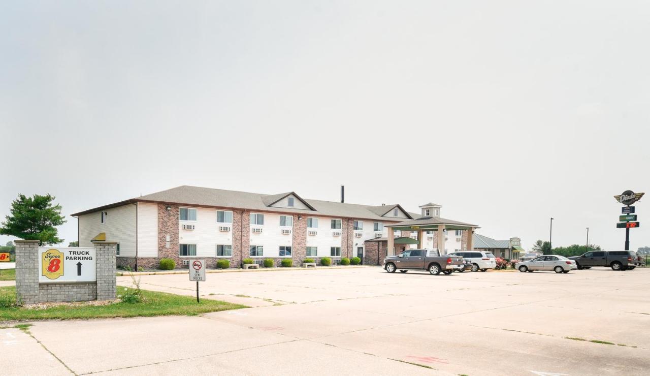 Super 8 By Wyndham Mclean/Bloomington Sw Motel Exterior foto
