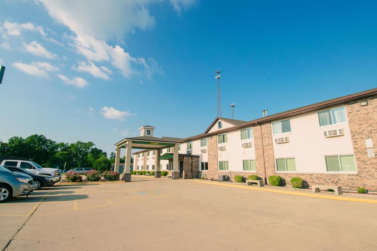 Super 8 By Wyndham Mclean/Bloomington Sw Motel Exterior foto